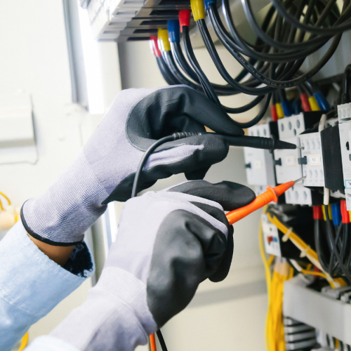 A UK electrician performing an EICR test